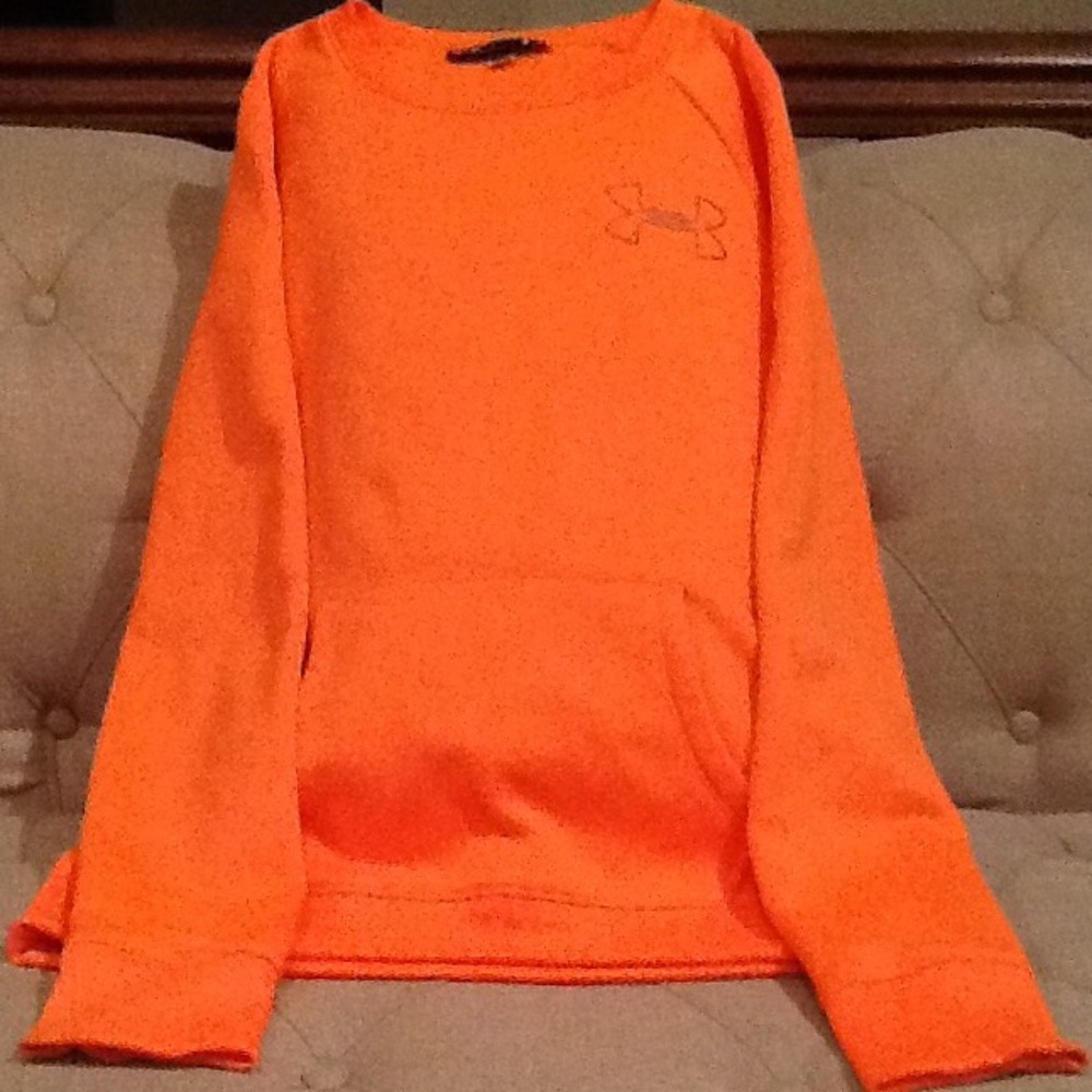 Woman’s MD/M Loose/coupe UA Crew neck Sweatshirt
